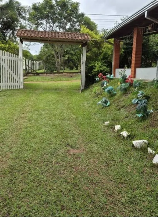 Jardim e entrada com clima de interior no Refúgio Mineiro