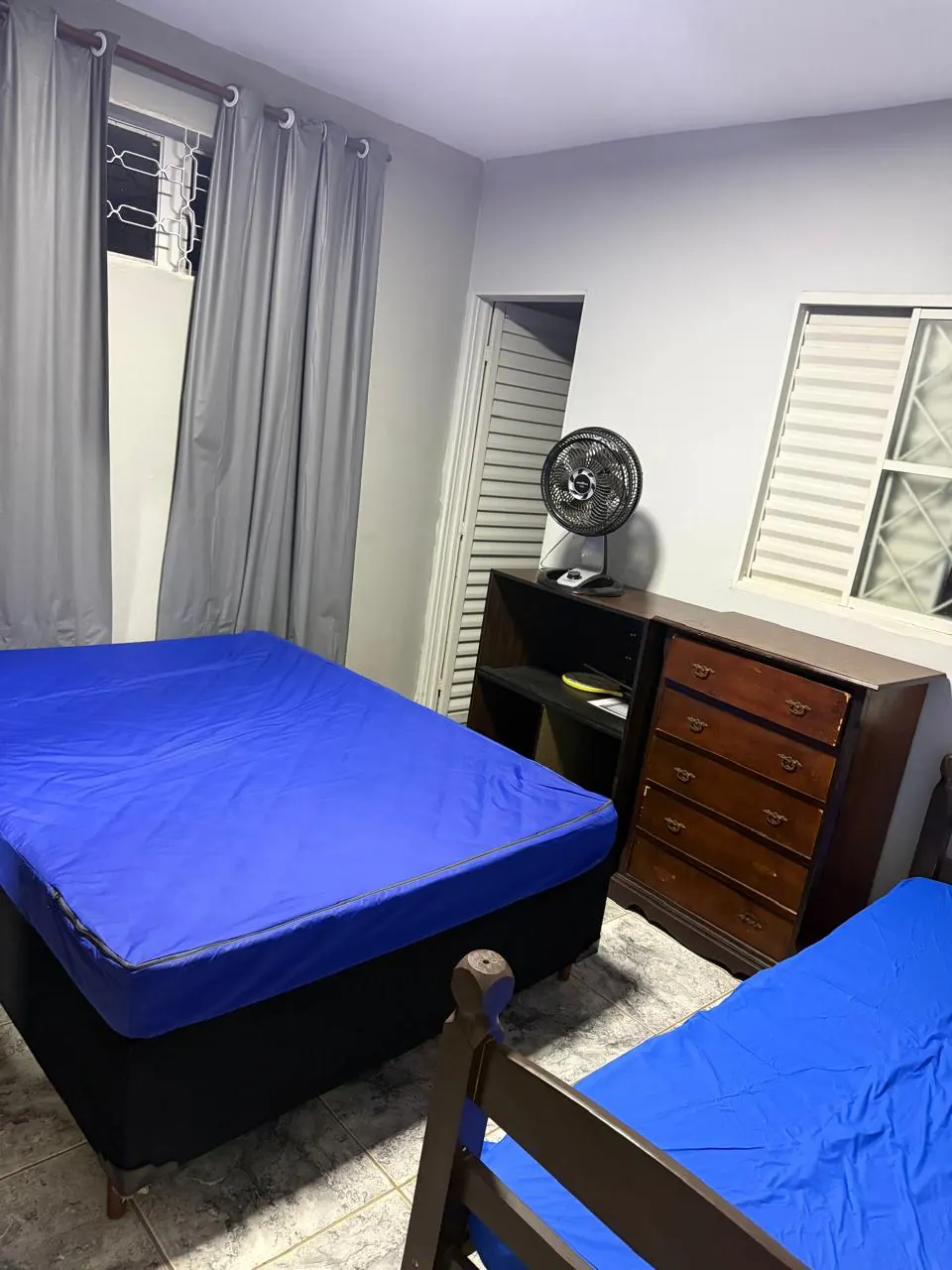 Quarto de casal do Refúgio Mineiro para hospedagem de temporada